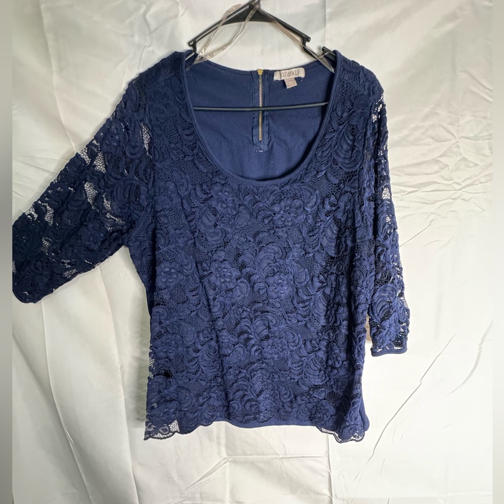 Dark blue lacy blouse 2x